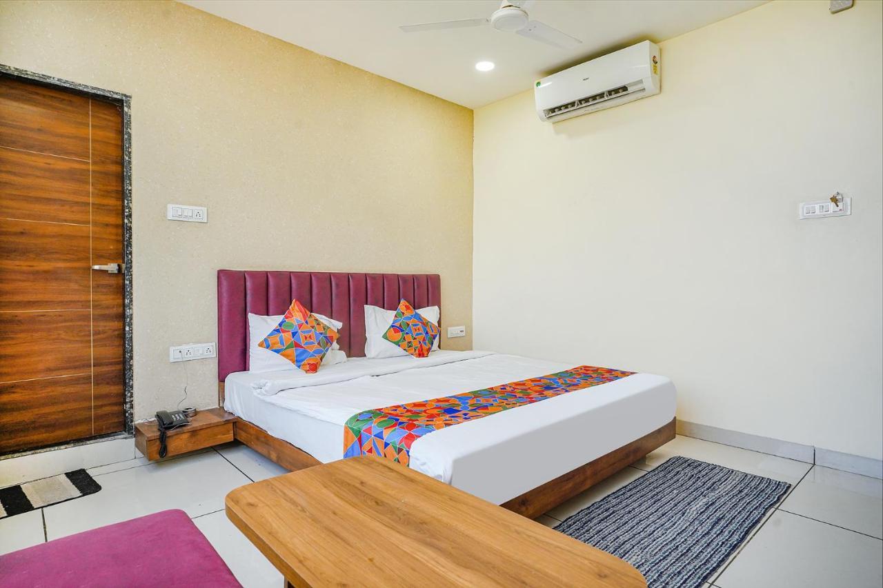 Fabhotel Sukh Vilas インドール エクステリア 写真