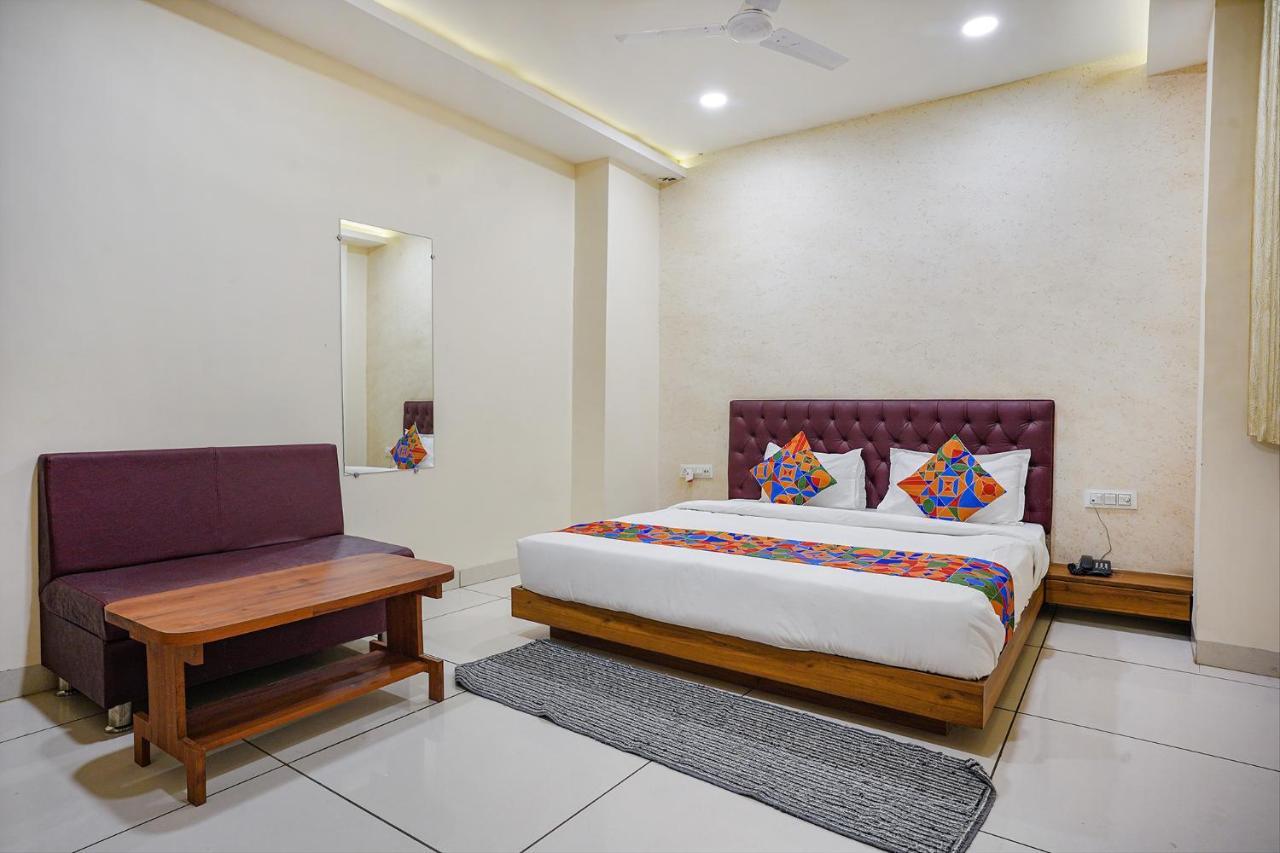 Fabhotel Sukh Vilas インドール エクステリア 写真
